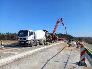 DK20 13.03.2024 Branża mostowa - WŁ-L-4 betonowanie kap chodnikowych 